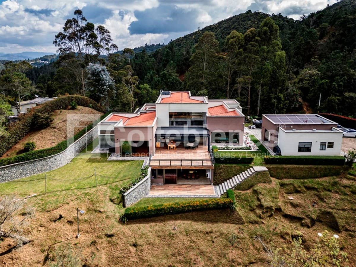 Casa Campestre en arriendo/venta – Loma Del Escobero, Envigado