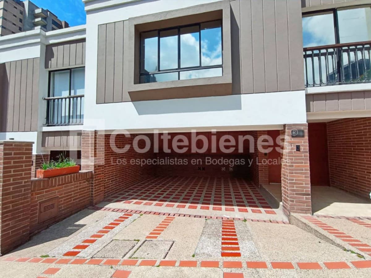 Casa en arriendo – Castropol, Medellín foto 2