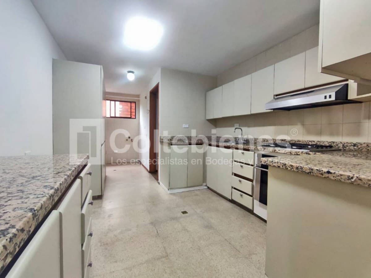 Oficina en arriendo – Aguacatala, Medellín foto 5