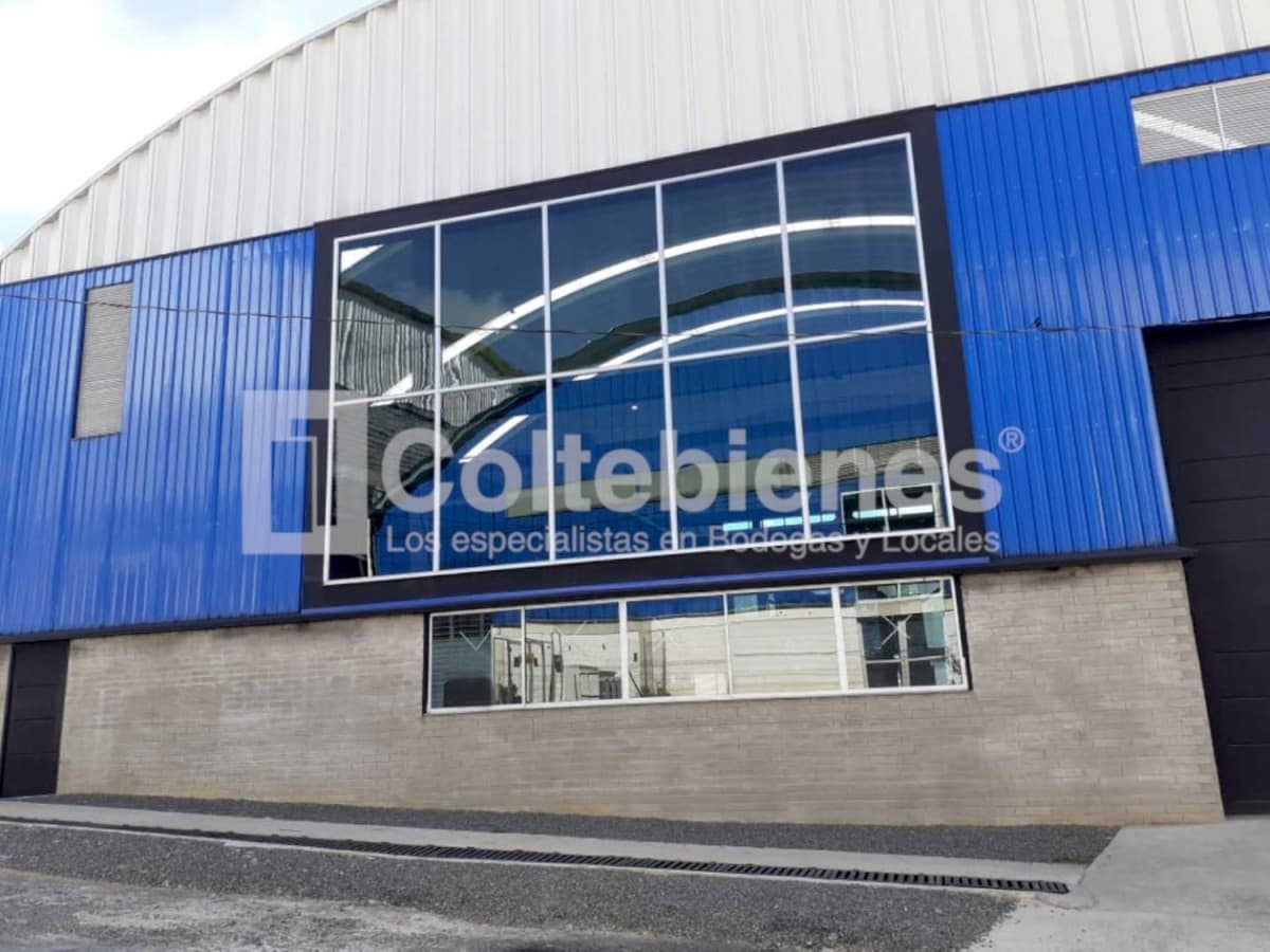 Bodega en arriendo/venta – Guarne foto 2