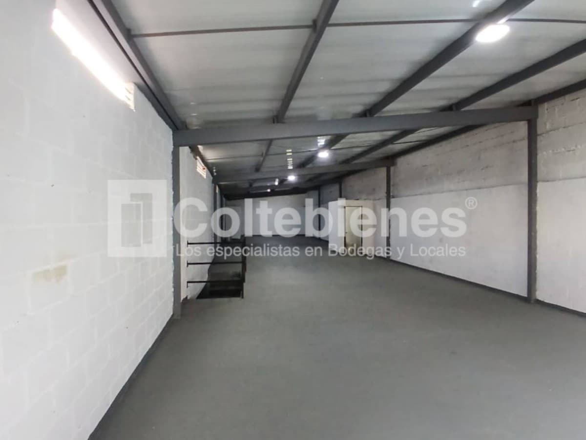 Bodega en arriendo/venta – Cristo Rey, Medellín foto 2