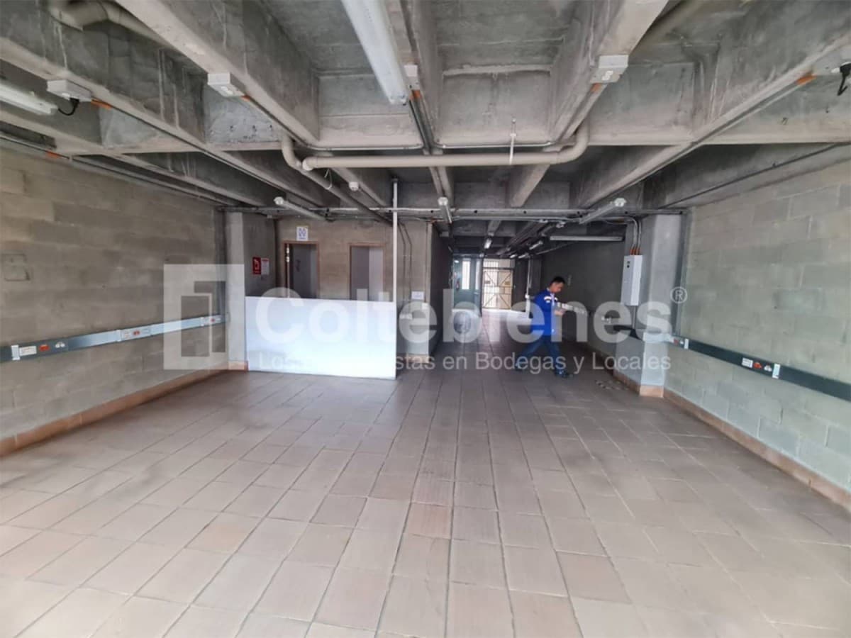 Bodega en arriendo – La Candelaria, Medellín foto 3