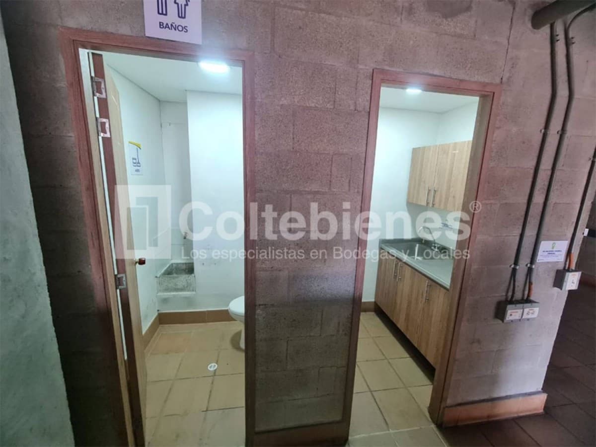 Bodega en arriendo – La Candelaria, Medellín foto 4
