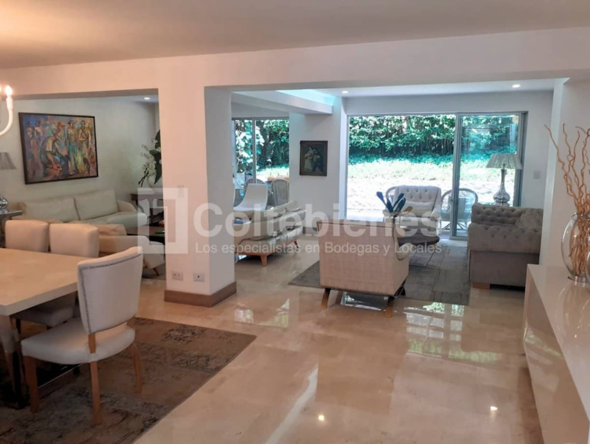 Casa en arriendo – Castropol, Medellín foto 2