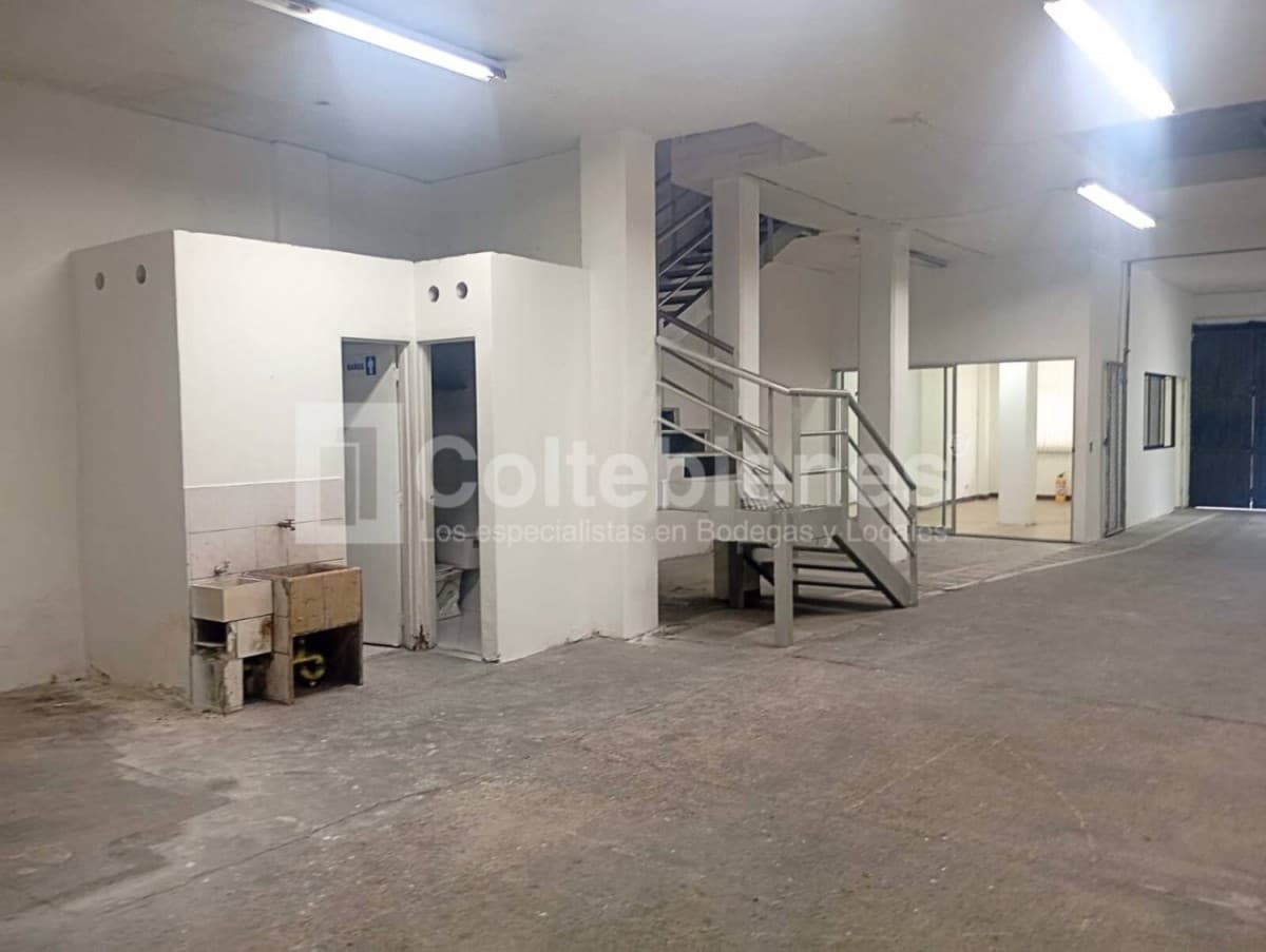 Bodega en arriendo – Barrio Colombia, Medellín foto 3