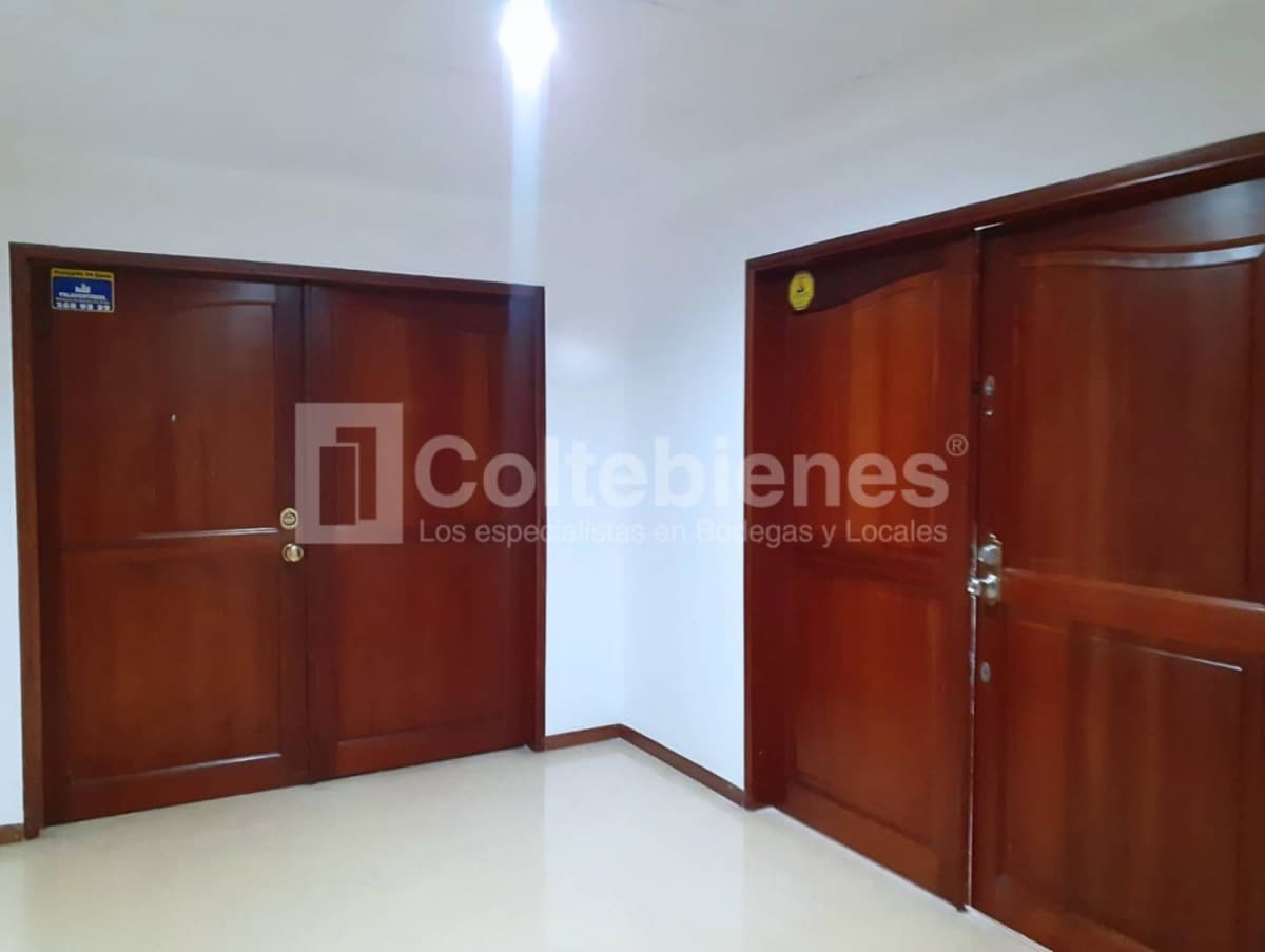 Oficina en arriendo – Aguacatala, Medellín foto 2