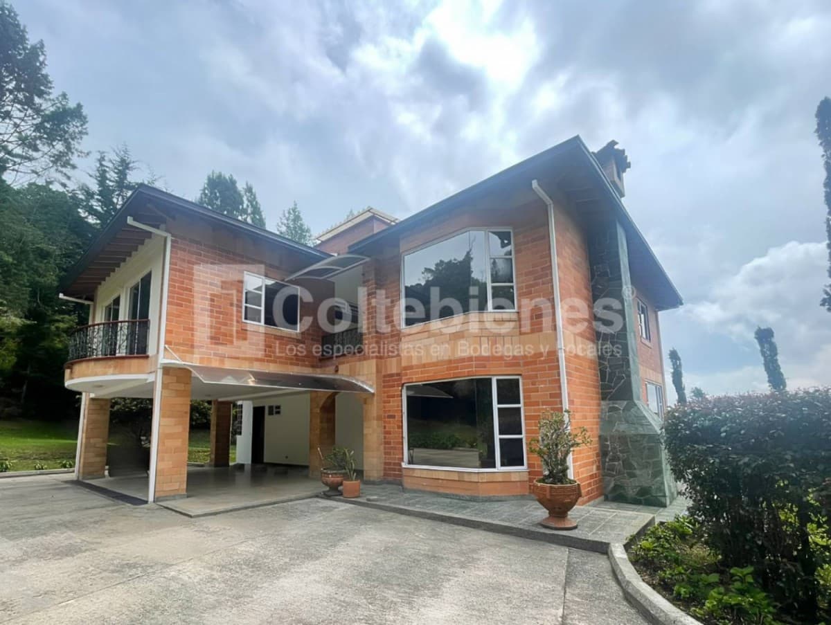 Casa en arriendo/venta – Loma Del Escobero, Envigado foto 2