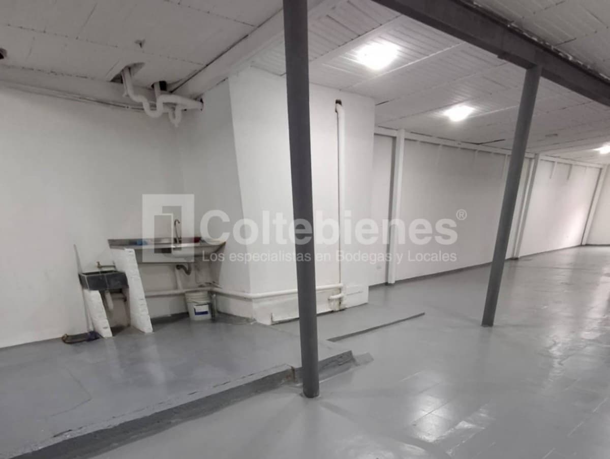 Bodega en venta - Cristo Rey, Medellín foto 2