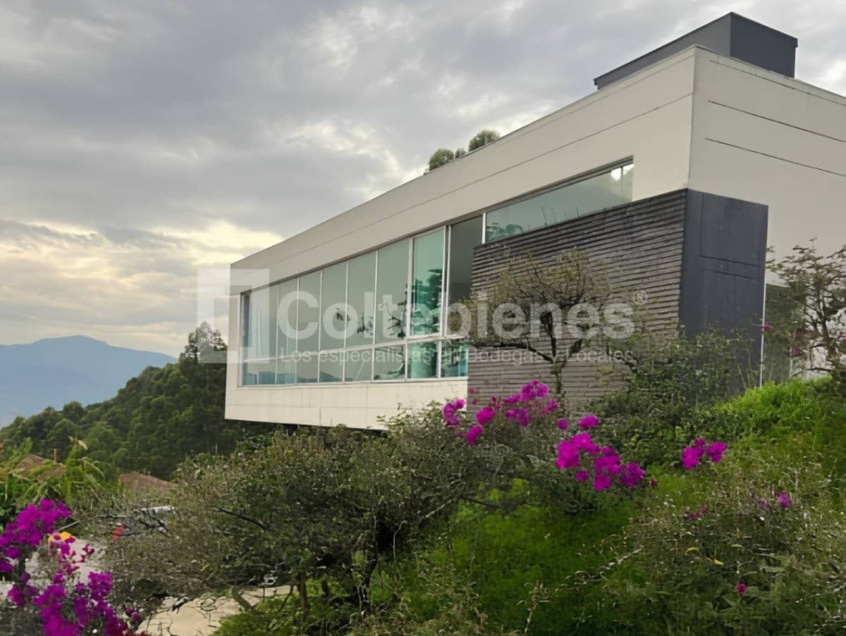 Casa Residencial en arriendo/venta – El Poblado, Medellín