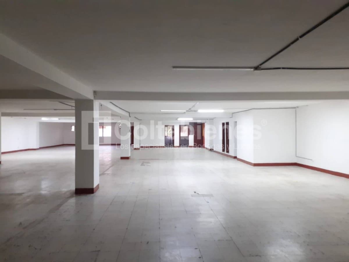 Bodega en arriendo – Caribe, Medellín foto 4