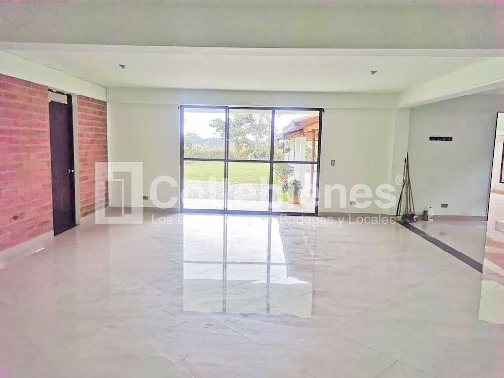 Venta de casa lote en Santa Elena-Medellín foto 3