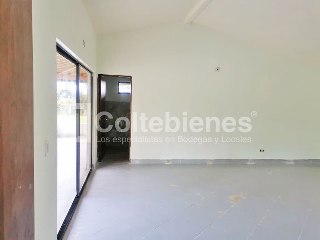 Venta de casa lote en Santa Elena-Medellín foto 5