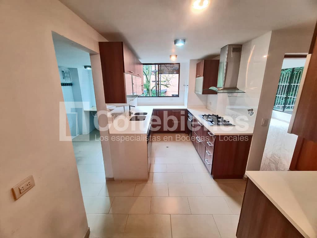Apartamento en arriendo en El Poblado-Medellín foto 5