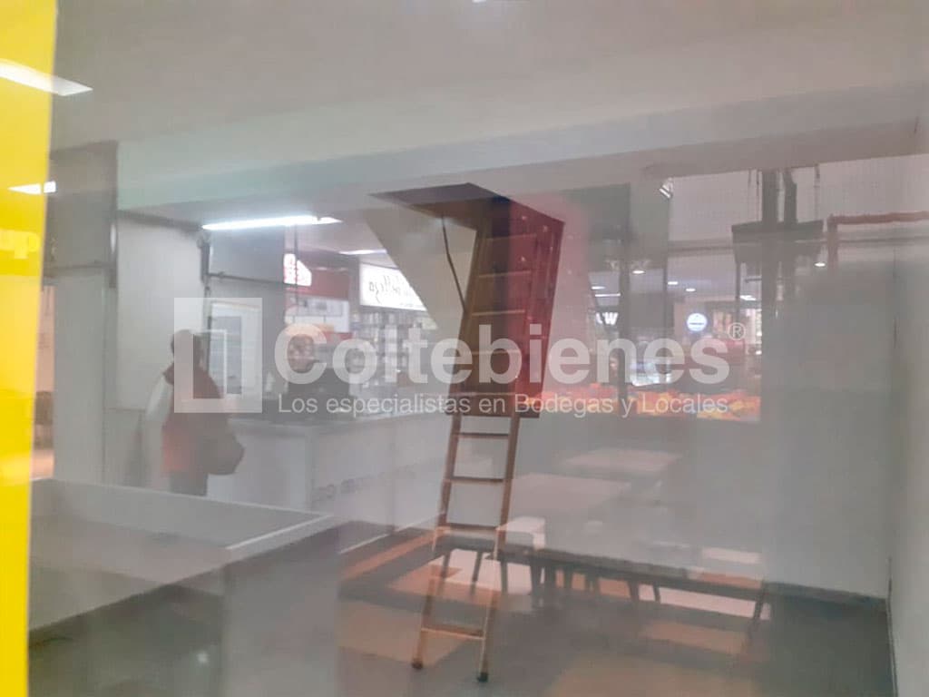 Local en arriendo en centro comercial de Sevilla-Medellín foto 3