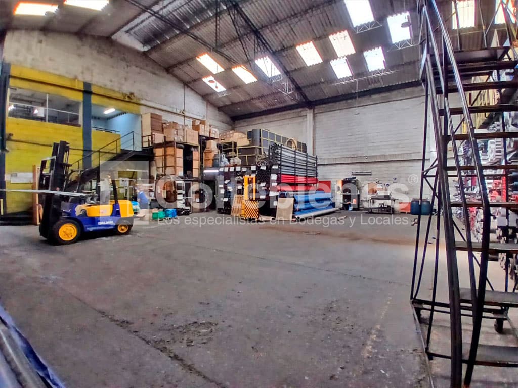 Bodega en arriendo en La Aguacatala-Medellín foto 3