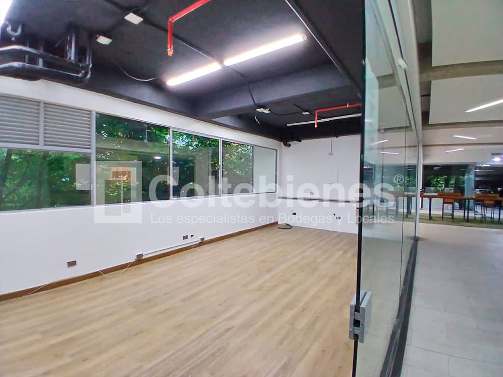 Local en arriendo en centro comercial de El Poblado-Medellín foto 3
