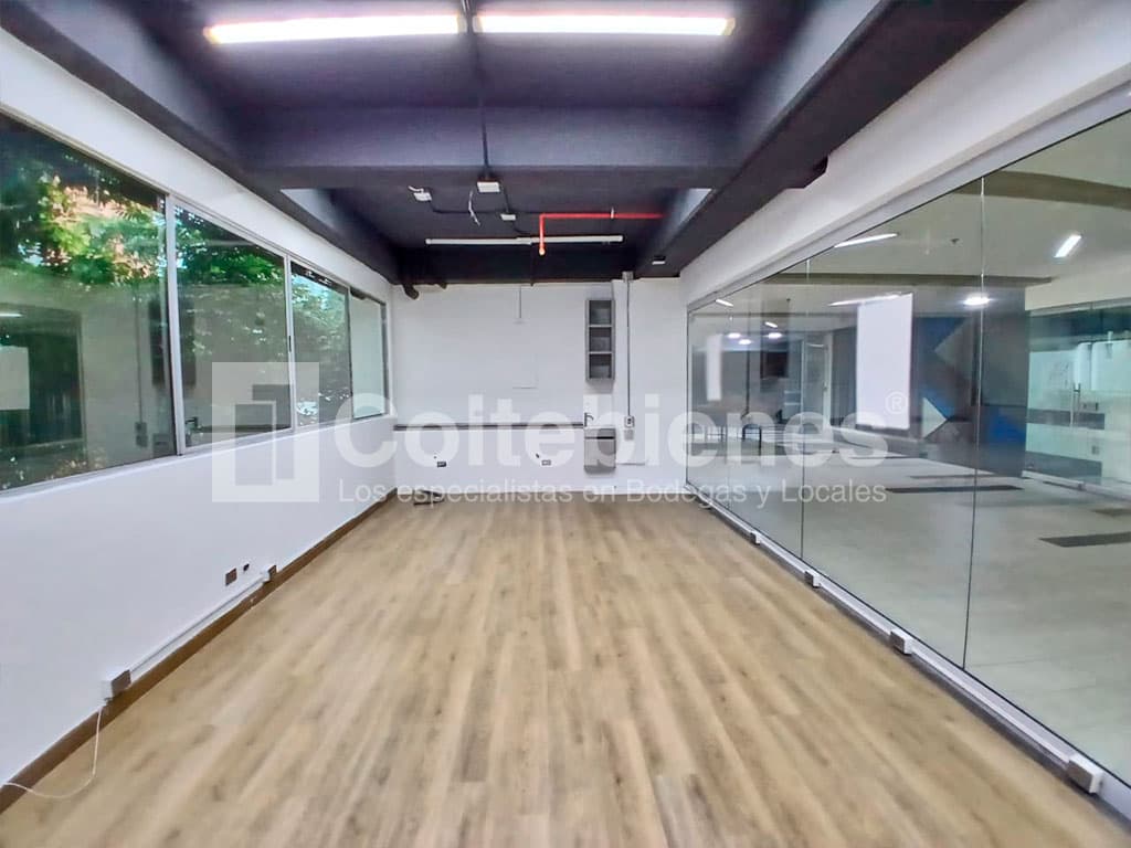 Local en arriendo en centro comercial de El Poblado-Medellín foto 4