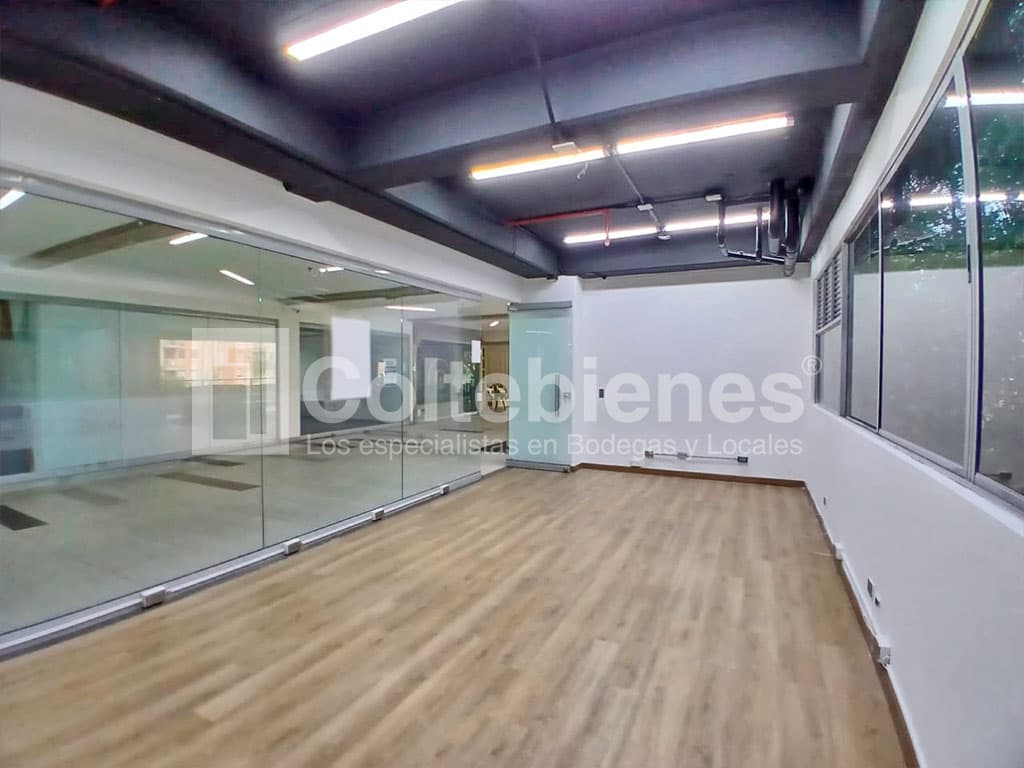 Local en arriendo en centro comercial de El Poblado-Medellín foto 5
