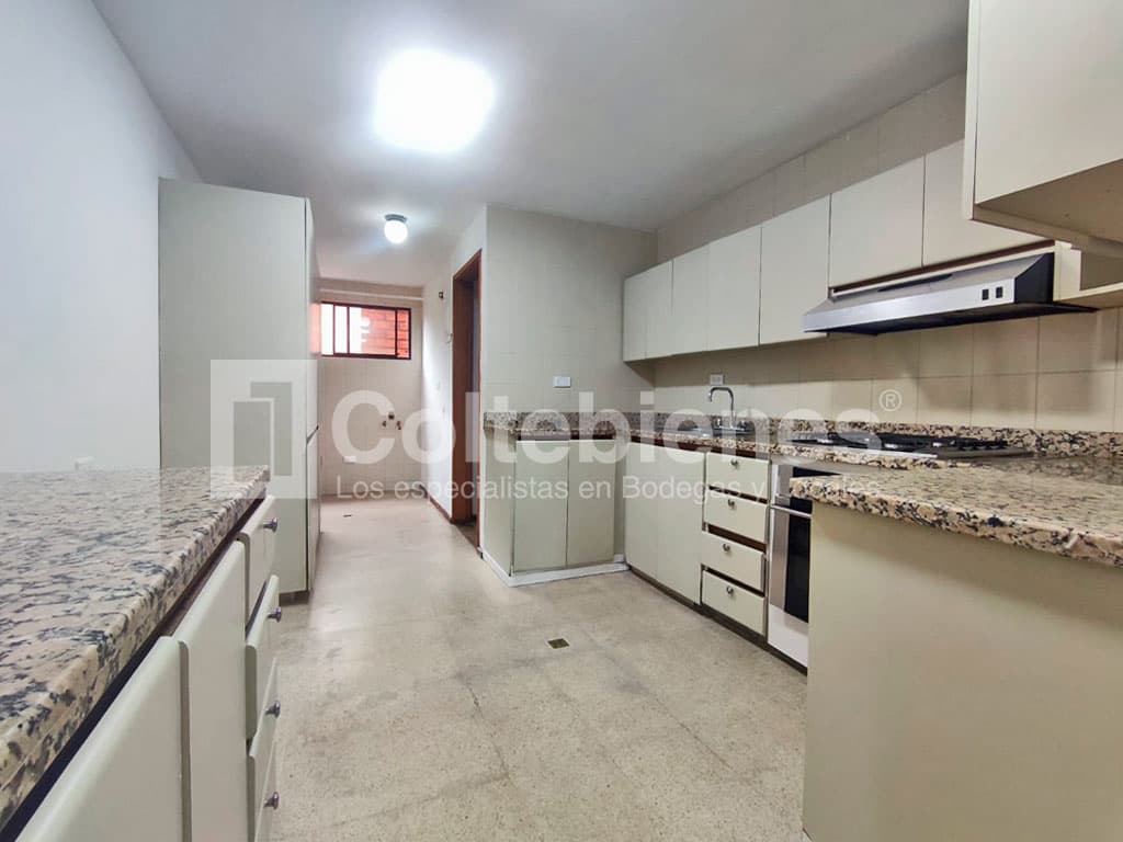 Oficina en arriendo en La Aguacatala-Medellín foto 5