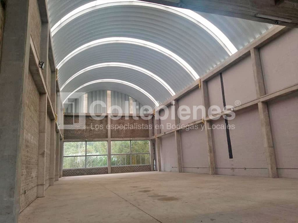 Bodega en arriendo/venta sobre la vía Carepa-Apartadó foto 2
