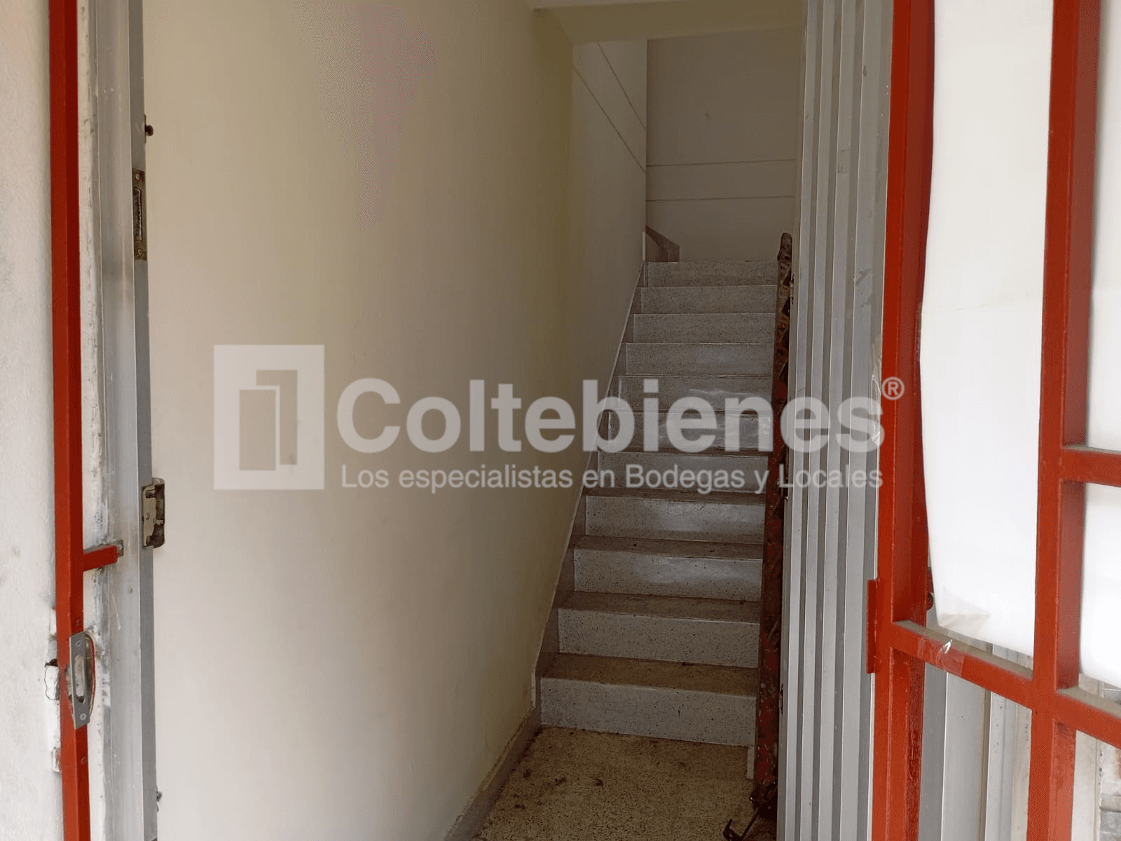 Casa comercial en arriendo en Suramericana-Medellín foto 2