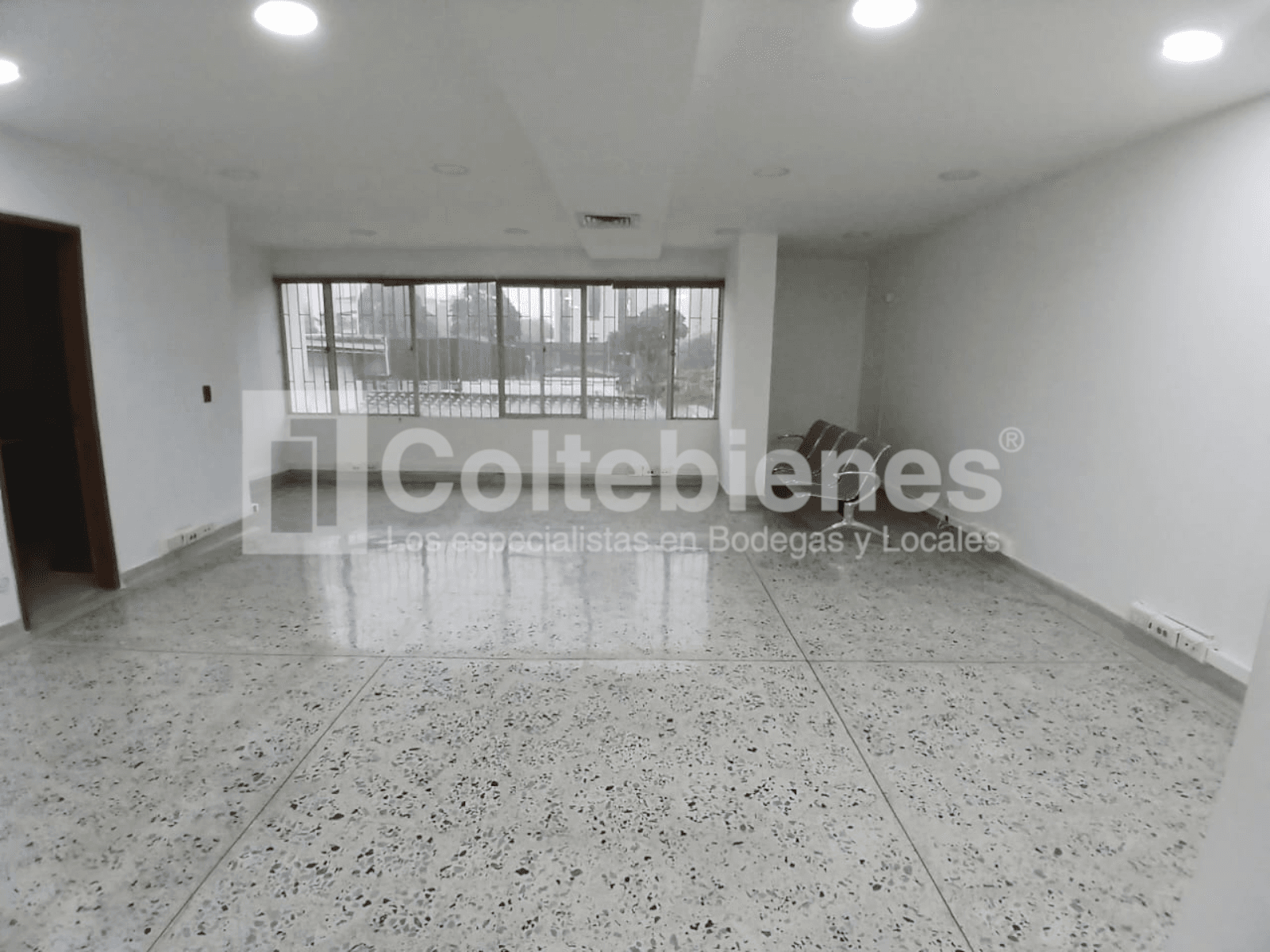 Oficina en arriendo en El Poblado-Medellín foto 3