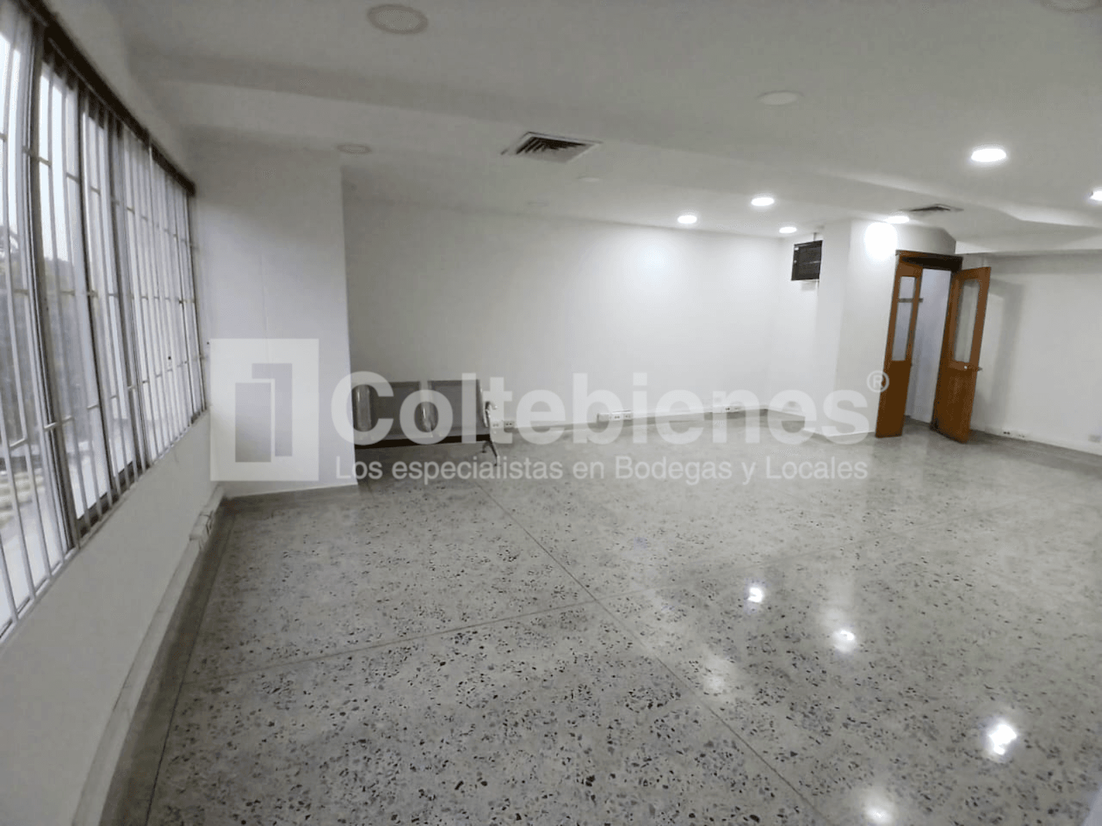 Oficina en arriendo en El Poblado-Medellín foto 5