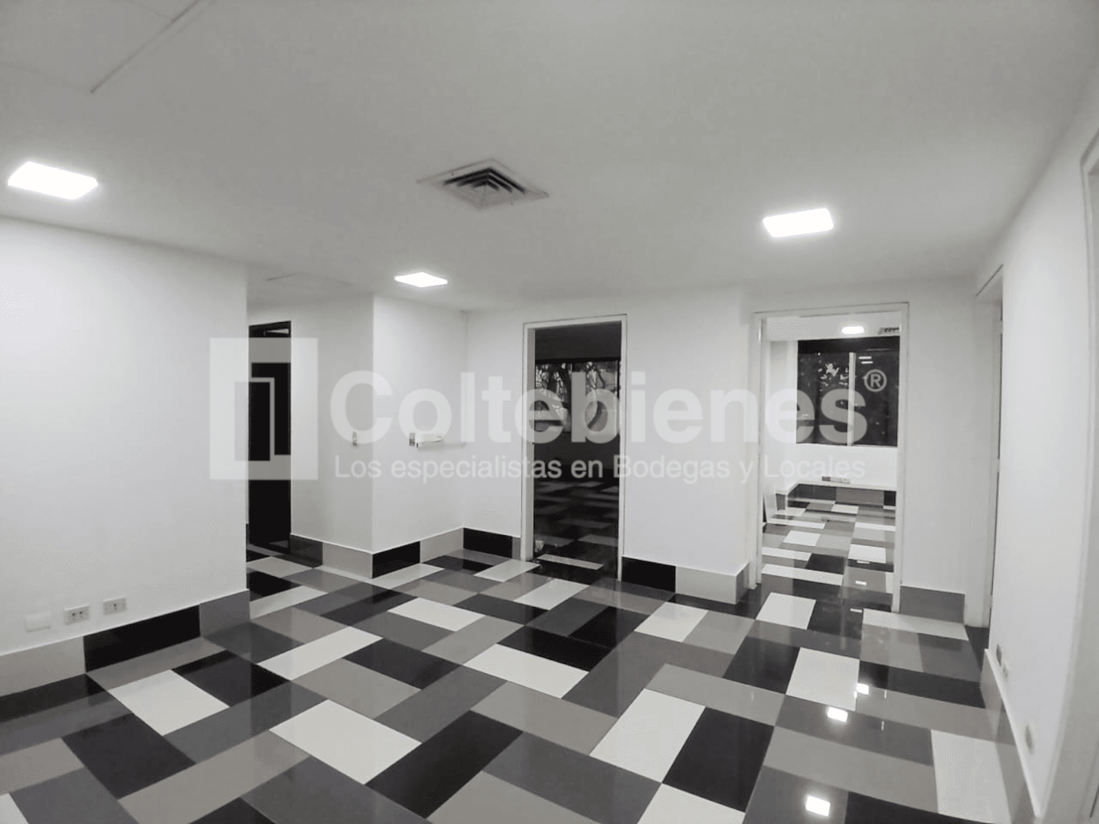 Arriendo de oficina en El Poblado-Medellín foto 2