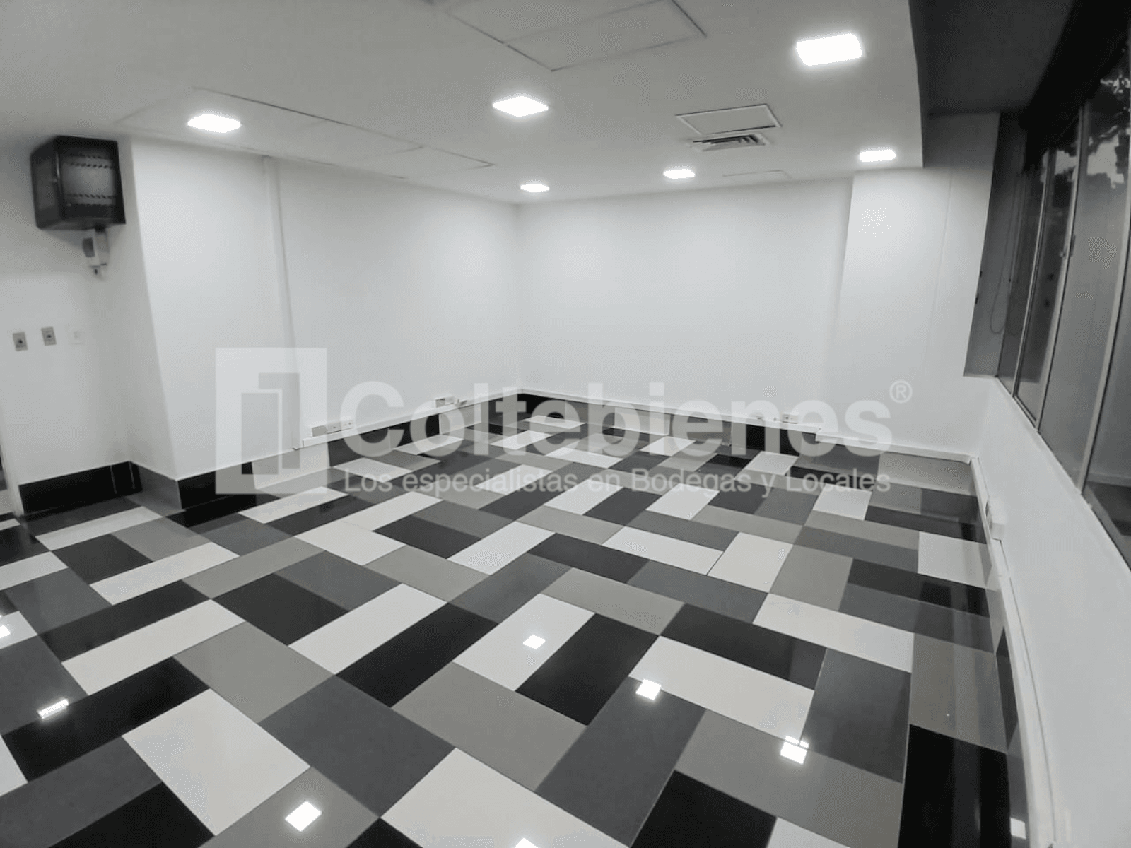 Arriendo de oficina en El Poblado-Medellín foto 4