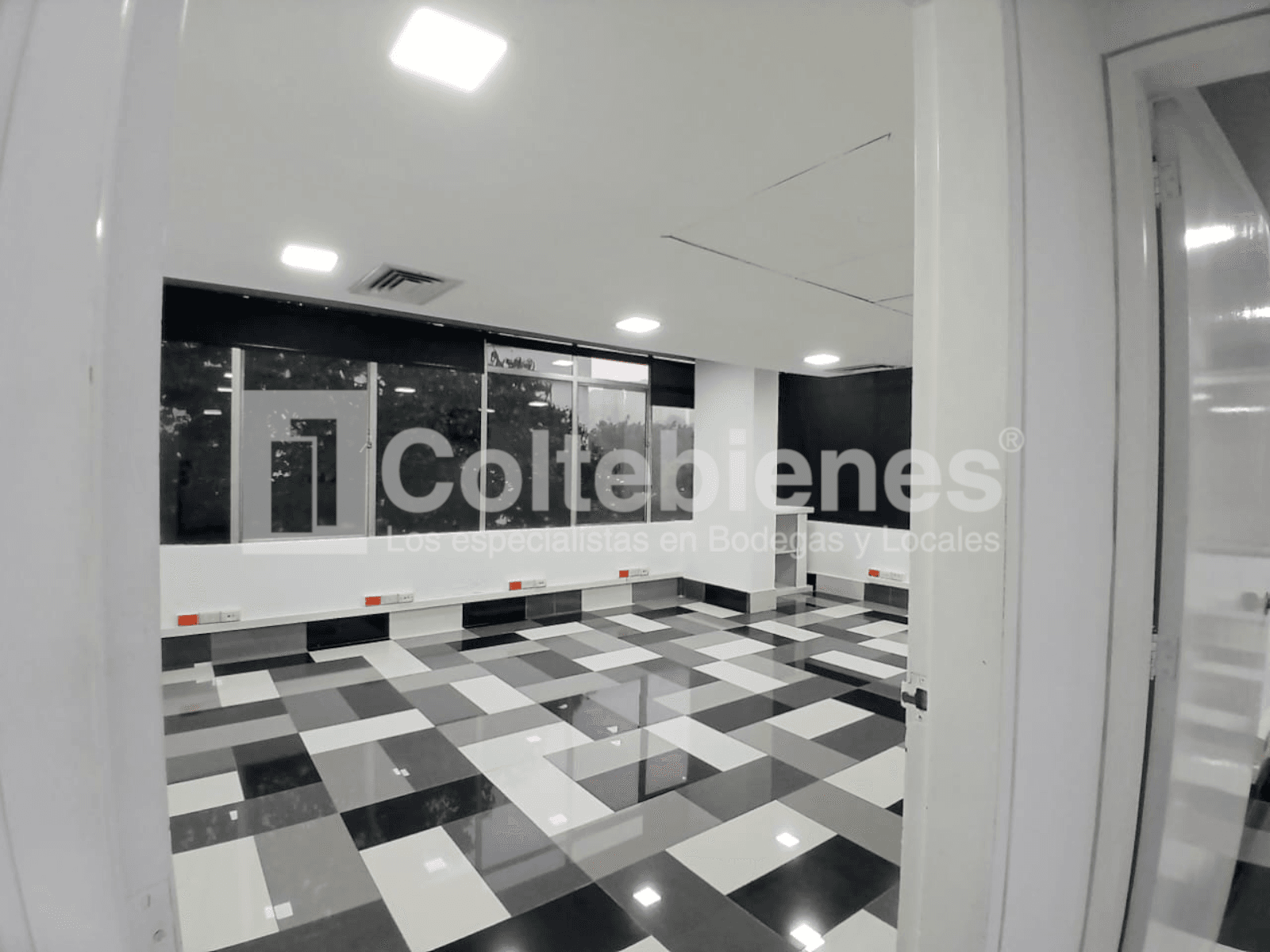 Arriendo de oficina en El Poblado-Medellín foto 5