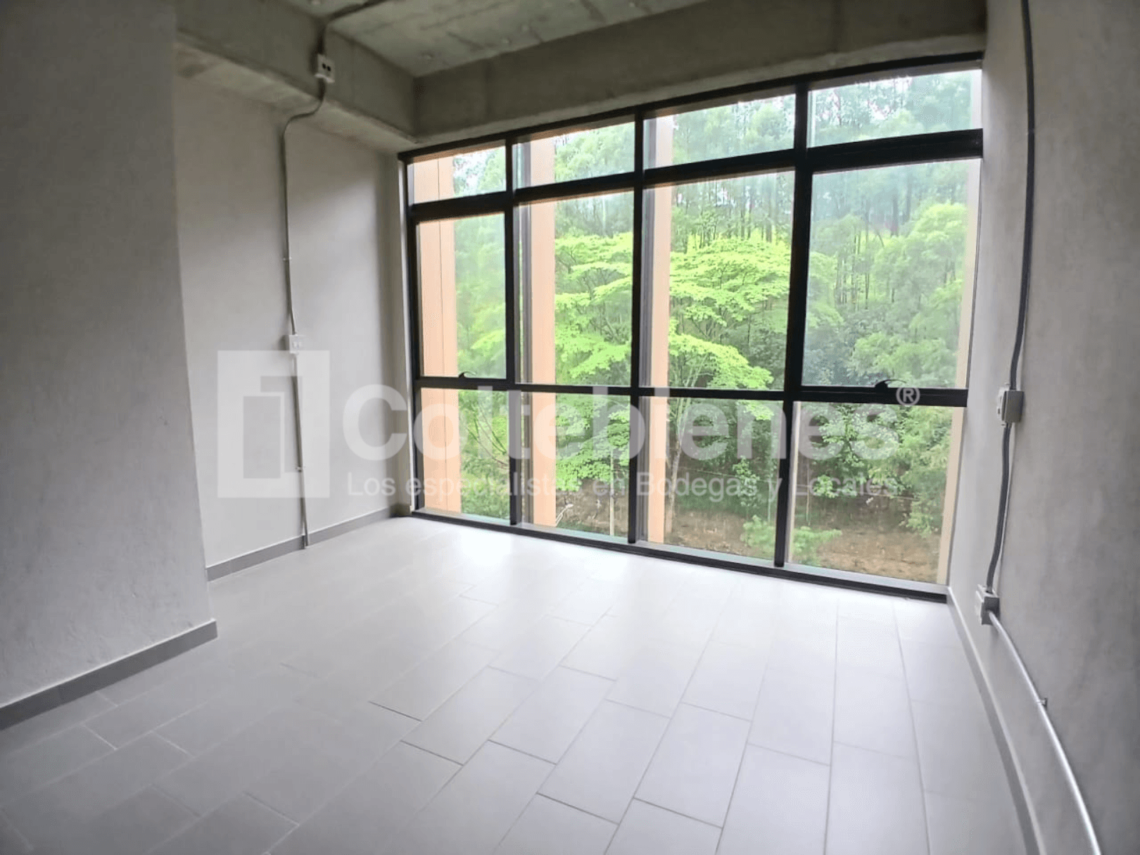 Oficina en edificio empresarial en venta en el sector de El Poblado foto 3