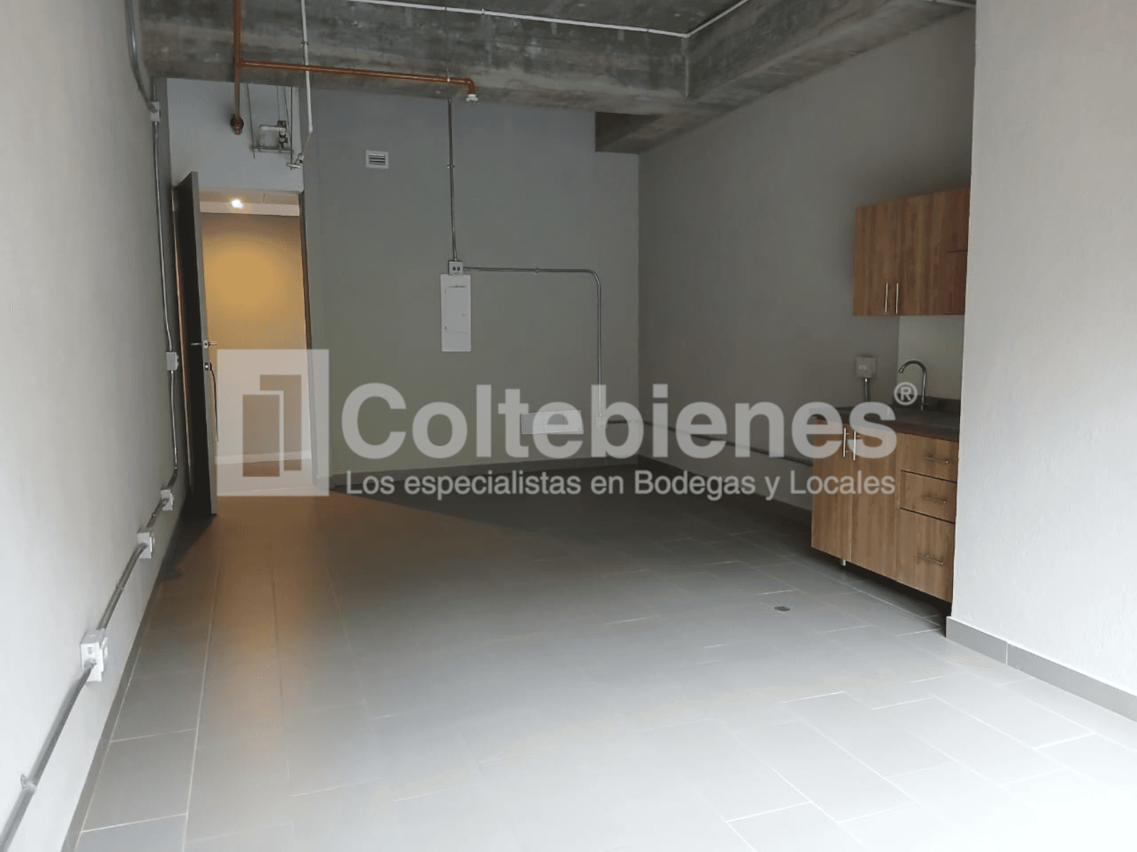 Oficina en edificio empresarial en venta en el sector de El Poblado foto 4