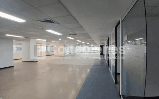 Hermosa oficina en arriendo/venta en El Poblado-Medellín