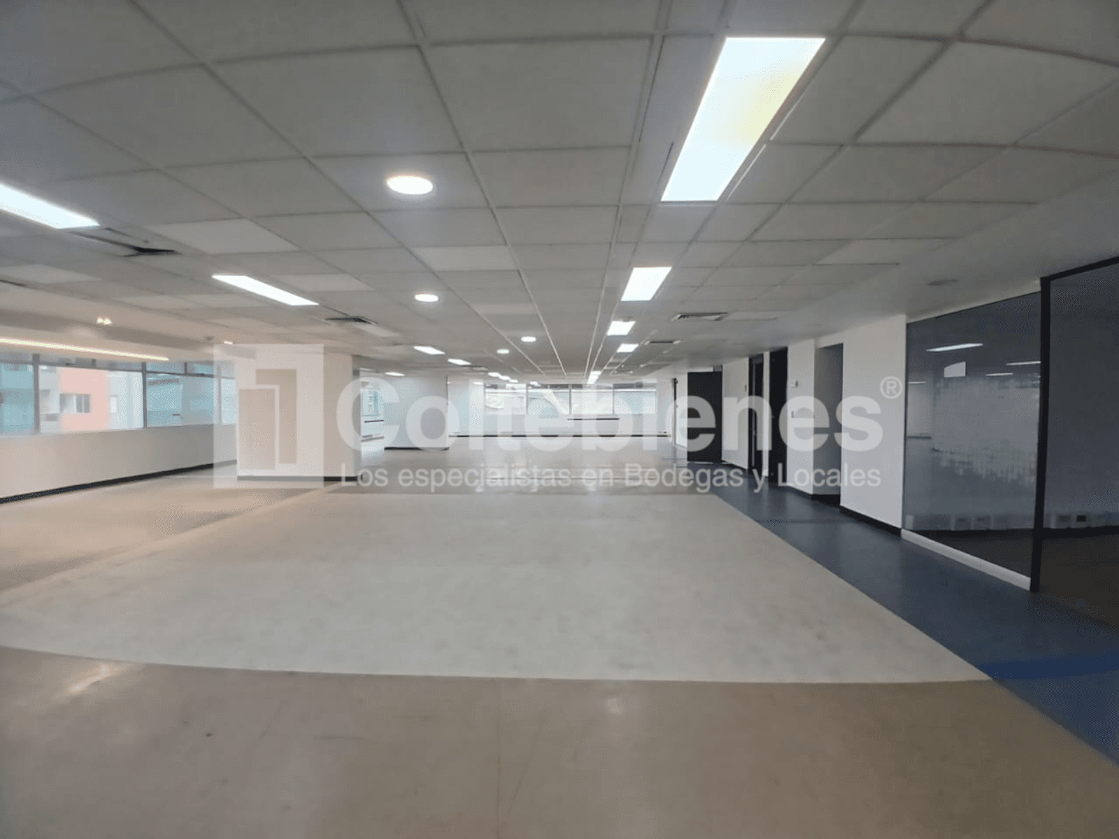 Hermosa oficina en arriendo/venta en El Poblado-Medellín foto 2