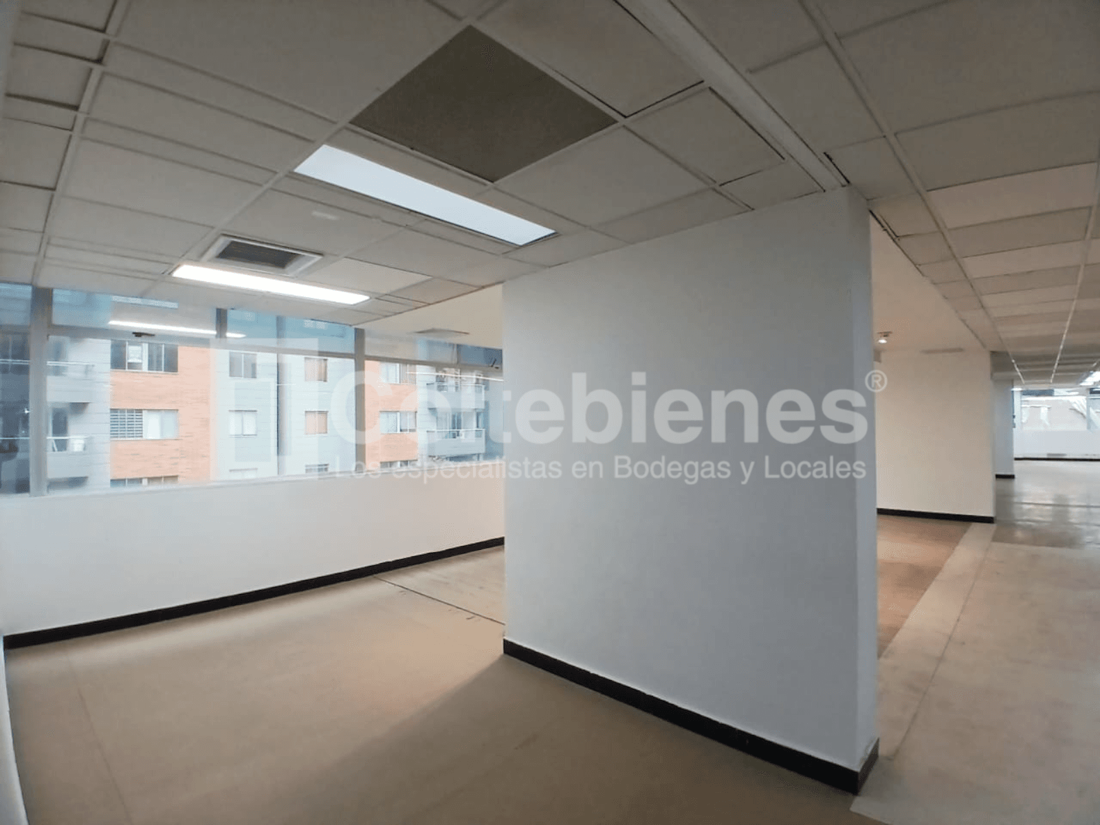 Hermosa oficina en arriendo/venta en El Poblado-Medellín foto 3