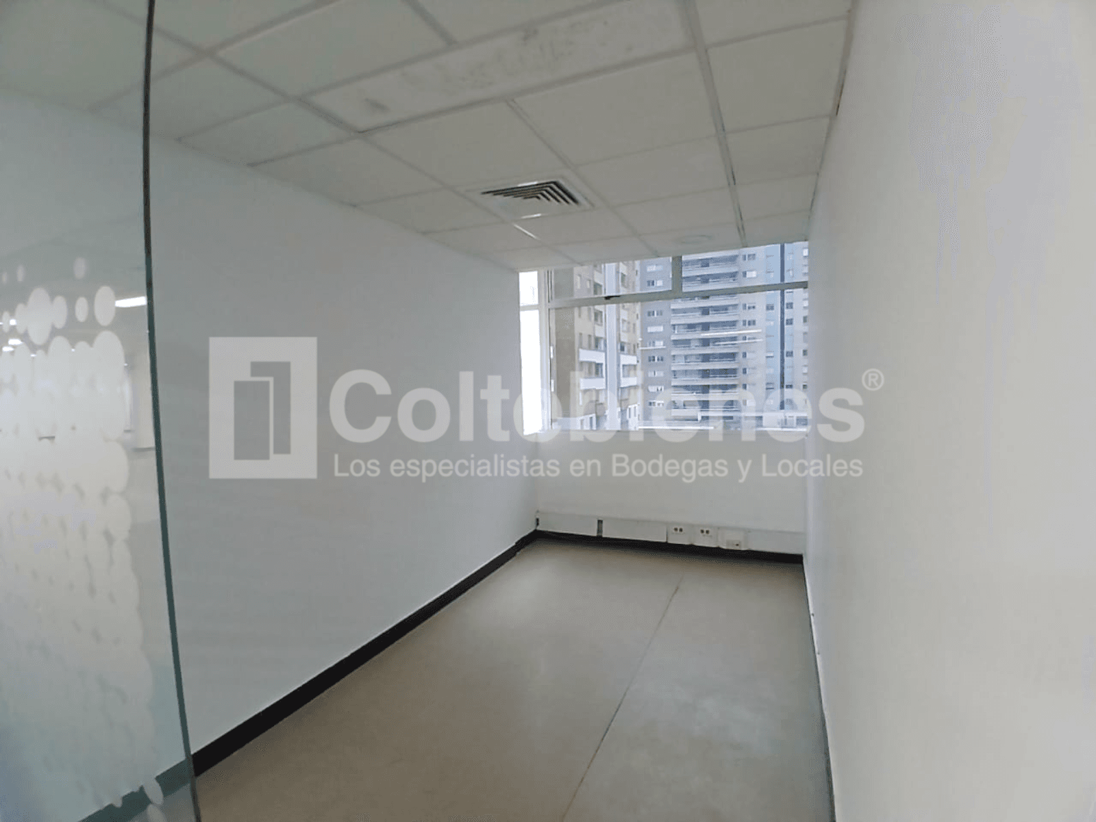 Hermosa oficina en arriendo/venta en El Poblado-Medellín foto 5