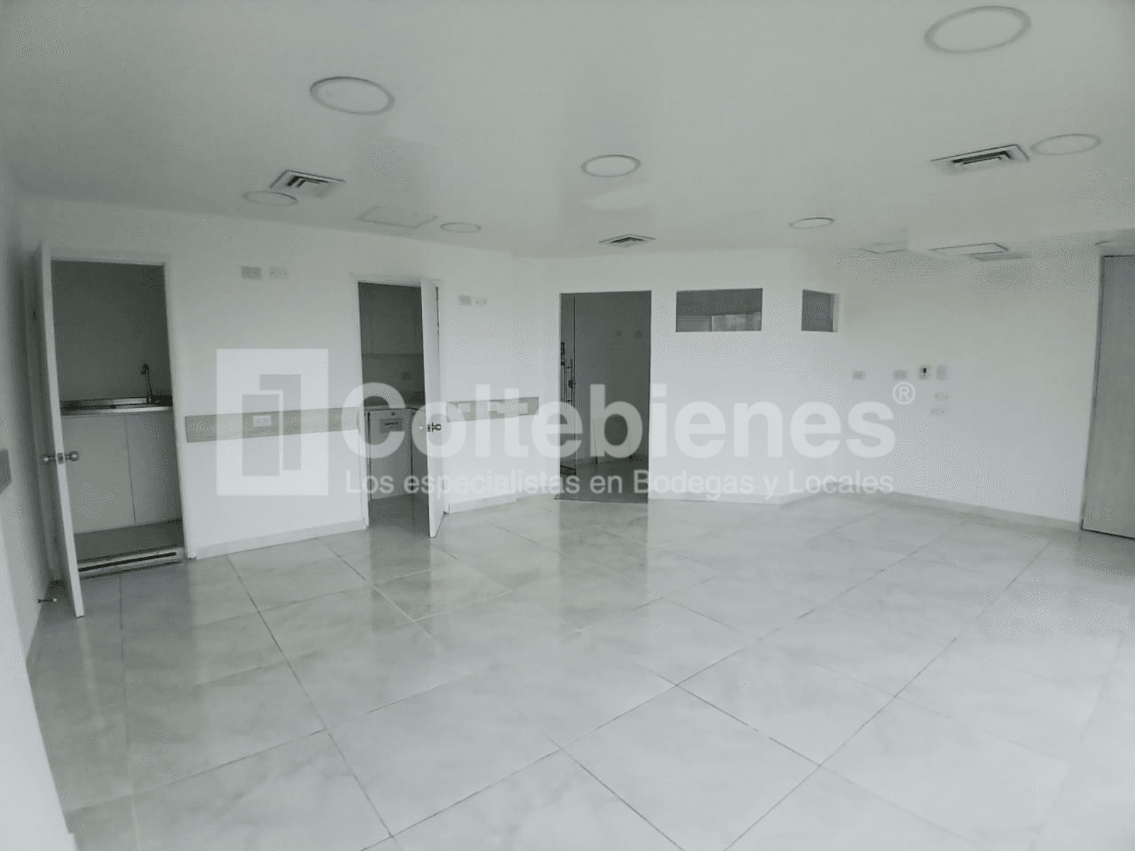 Oficina en arriendo/venta en El Poblado-Medellín foto 2