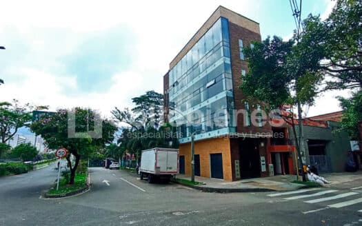 Edificio esquinero en arriendo en Cristo Rey-Medellín