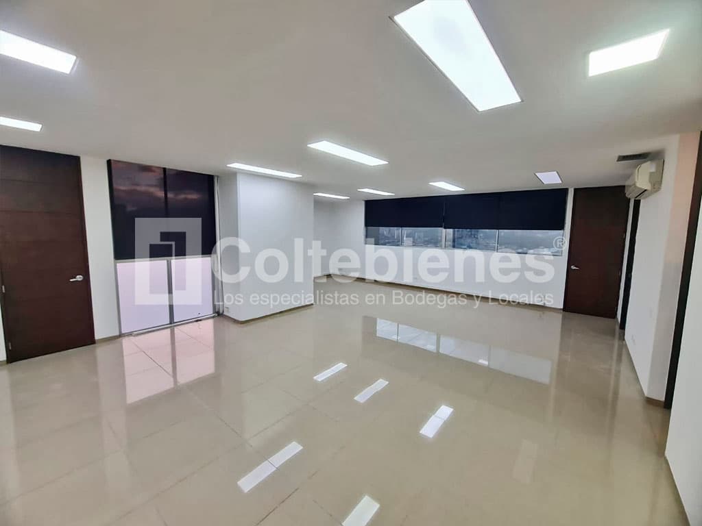 Oficina en arriendo en El Poblado-Medellín foto 5