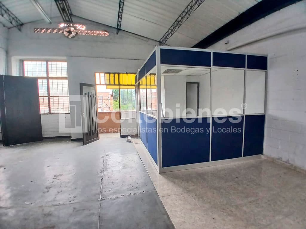 Venta de bodega en El Carmelo Itagüí con excelente ubicación foto 4