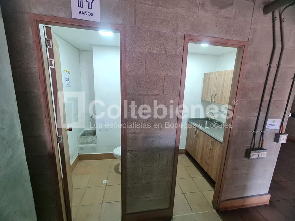 Bodega en arriendo en La Candelaria-Medellín foto 4