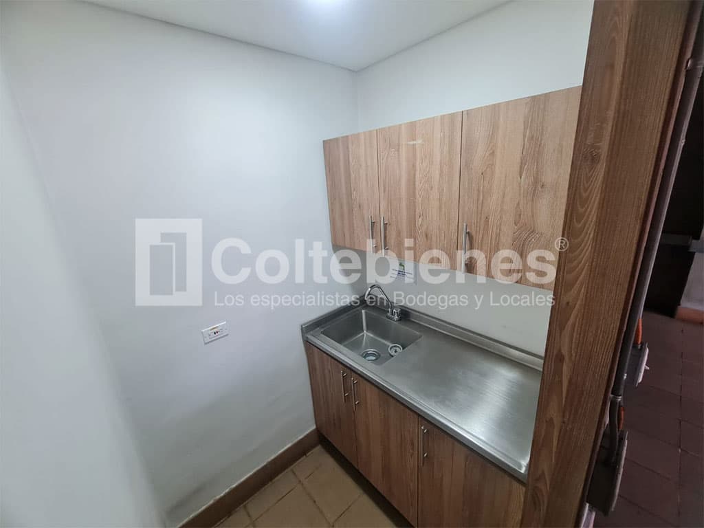 Bodega en arriendo en La Candelaria-Medellín foto 5