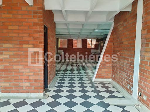 Bodega en arriendo en Santa Fe Medellín foto 4