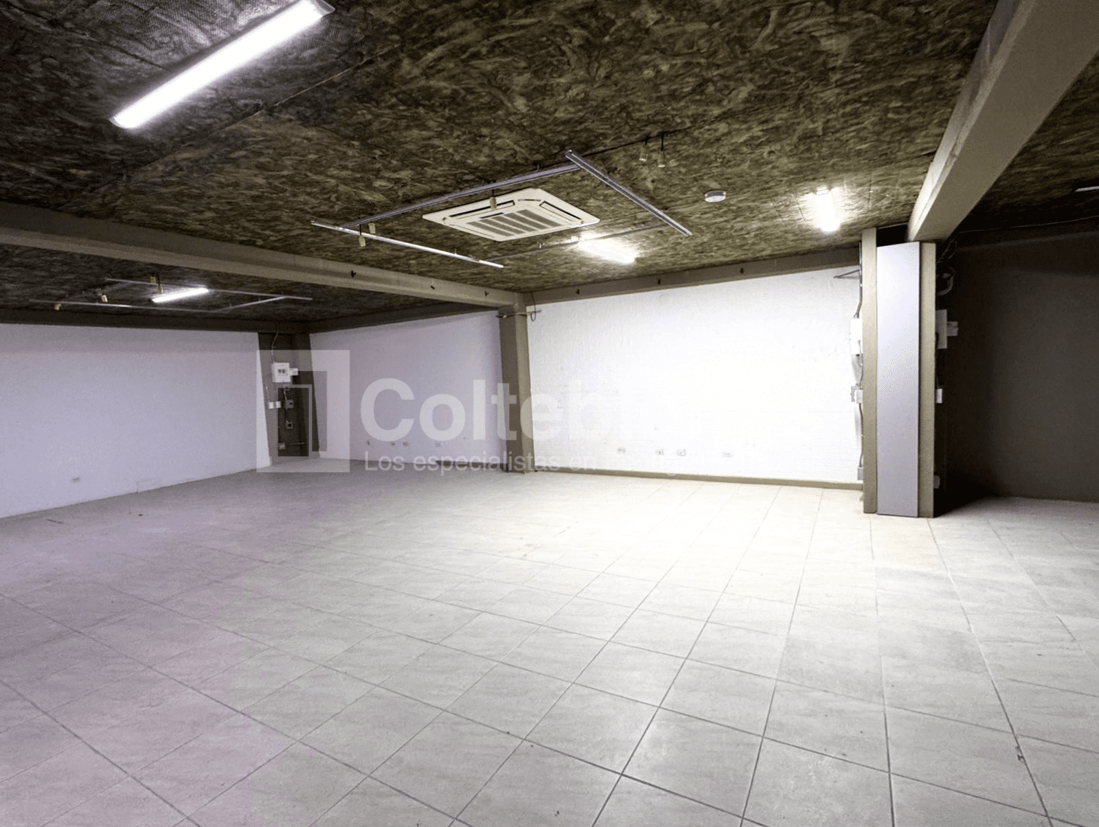Amplia oficina en arriendo en Capricentro-Itagüí foto 2