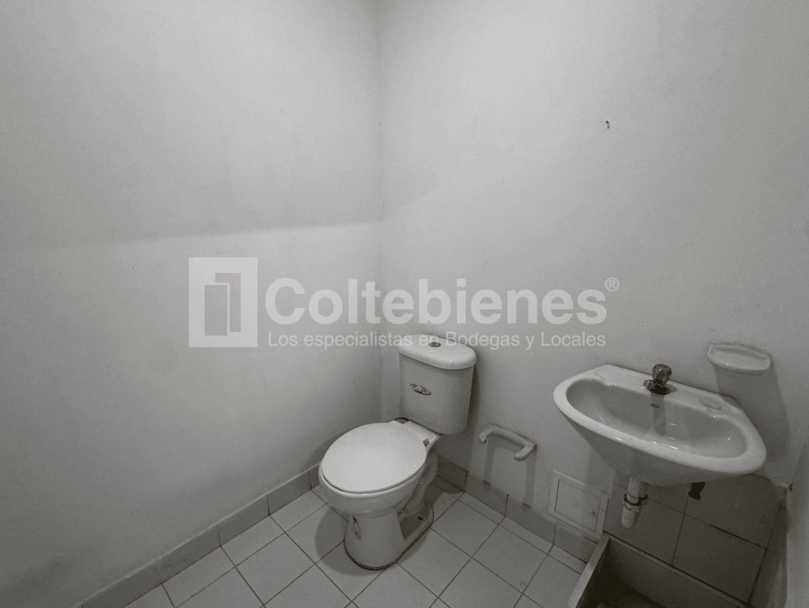 Amplia oficina en arriendo en Capricentro-Itagüí foto 5