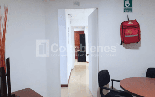 Oficina esquinera en arriendo en el sector de La Aguacatala
