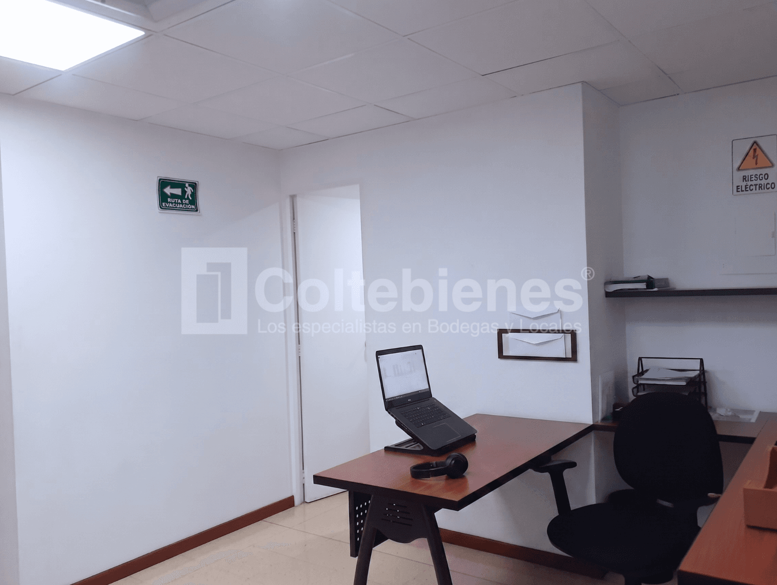 Oficina en arriendo en La Aguacatala foto 4