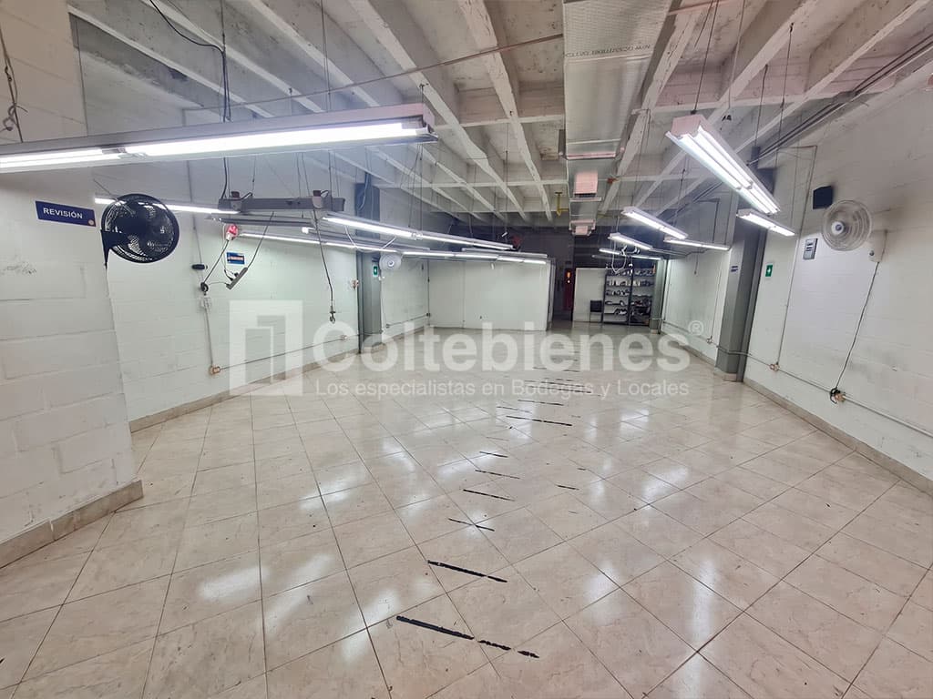 Bodega en arriendo en el sector de Cristo Rey-Medellín foto 3