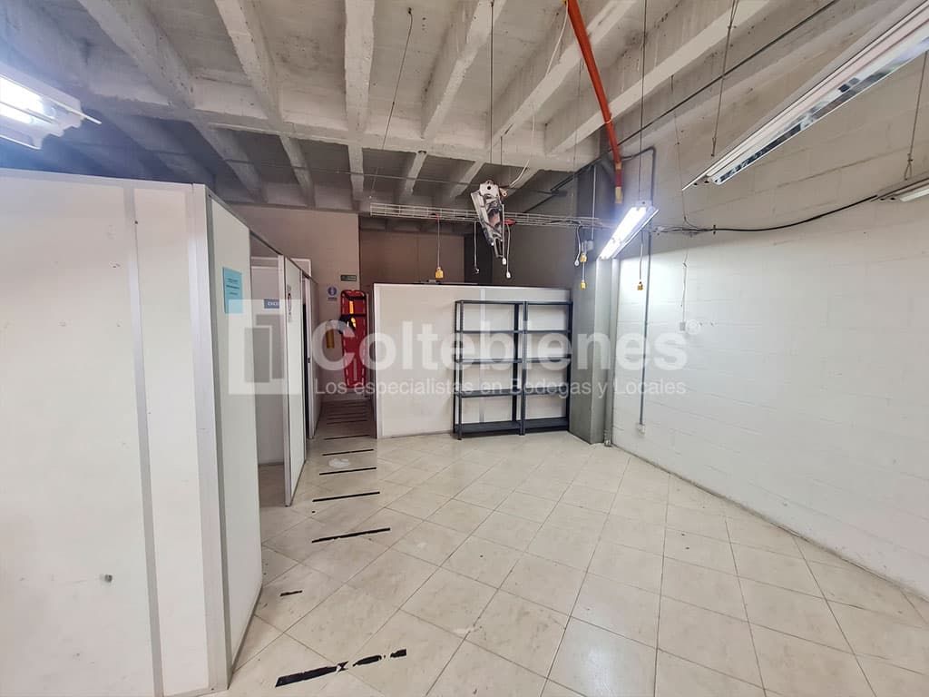 Bodega en arriendo en el sector de Cristo Rey-Medellín foto 4