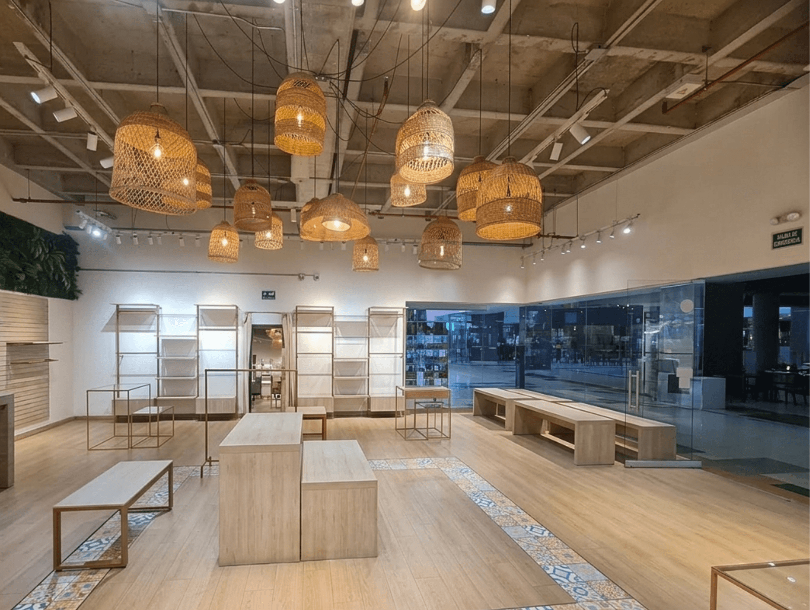 Venta de local en centro comercial de Itagüí-Antioquia foto 4